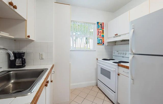 2615 Collins Ave 37, Miami Beach, FL 33140