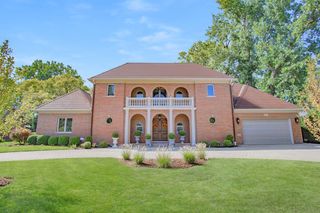 900 N Prospect Avenue, Park Ridge, IL 60068