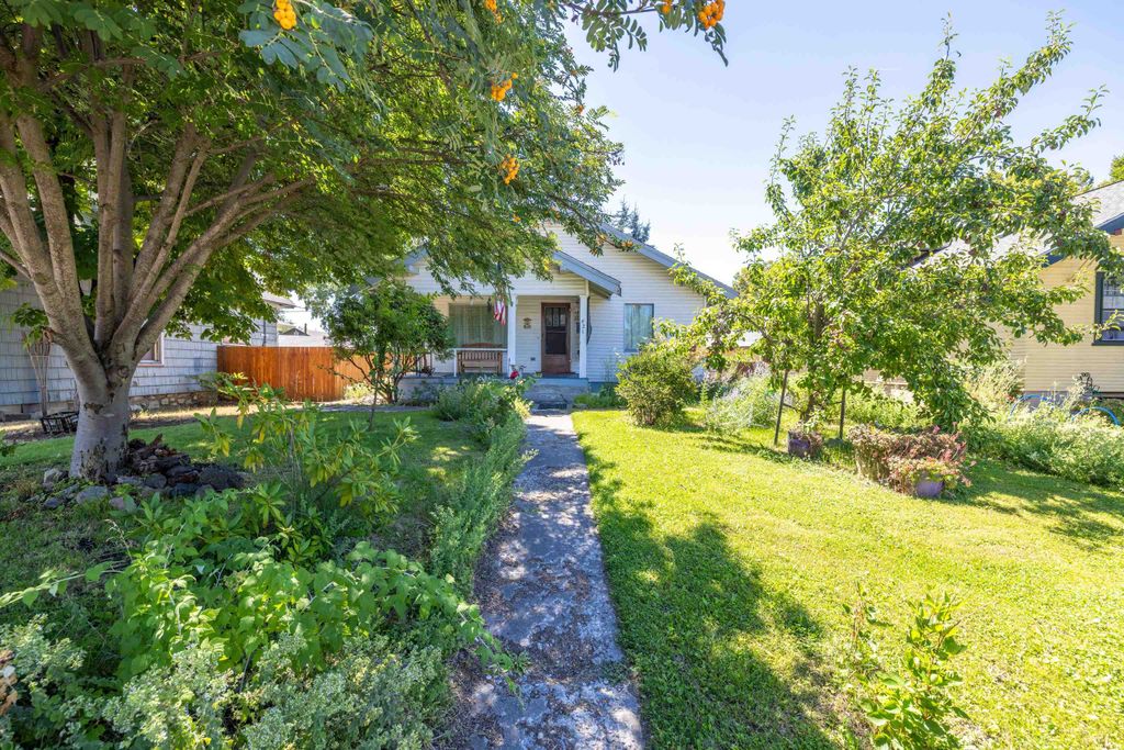 621 W MANSFIELD Ave, Spokane, WA 99205