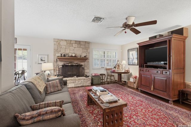 414 Schryver St, Boerne, TX 78006