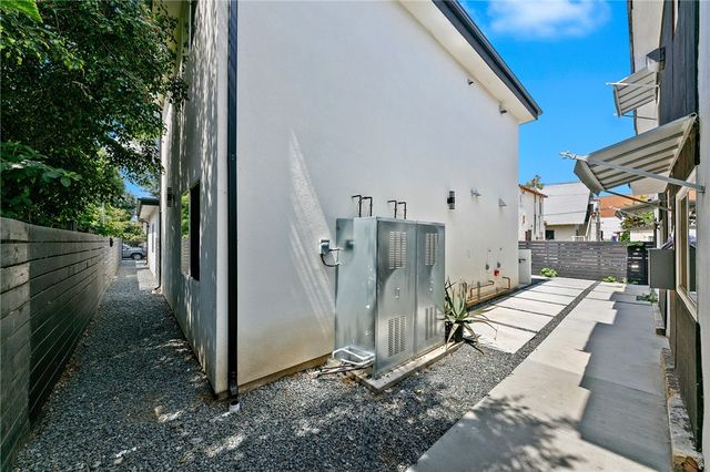 1023 E 28th, Los Angeles, CA 90011