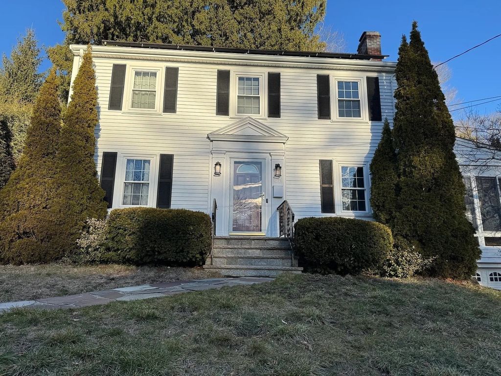 67 Bow Rd 67, Newton, MA 02459