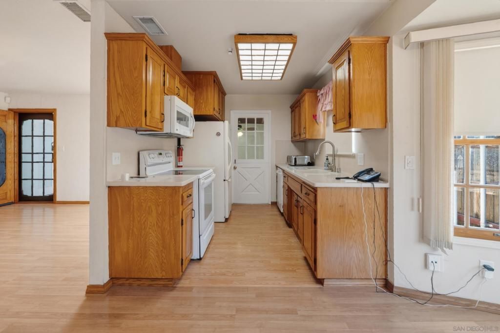 Image 8 of property listing at 1360 Monterey Court, Chula Vista, CA 91911