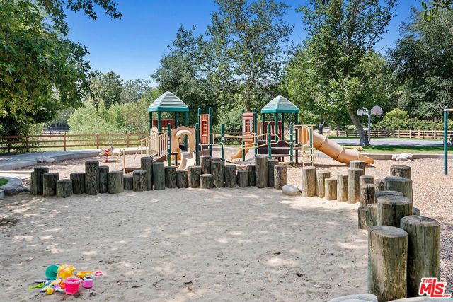 5322 Colodny Drive 9, Agoura Hills, CA 91301