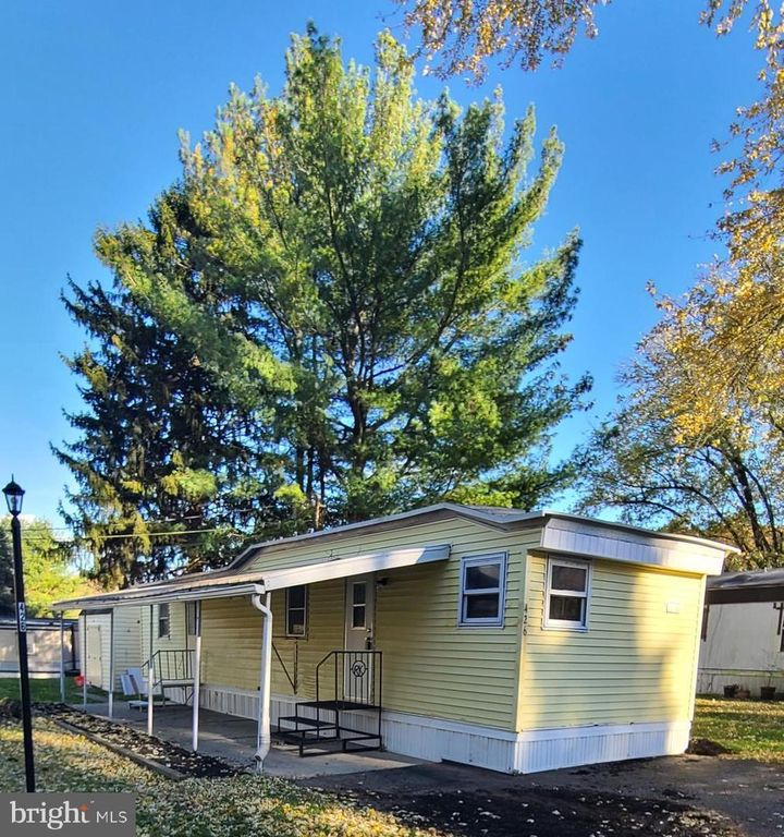 426 CLOVER DR, York, PA 17406