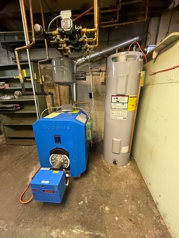 43 Manor Rd, Shrewsbury, MA 01545