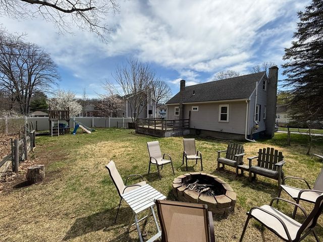 43 Manor Rd, Shrewsbury, MA 01545