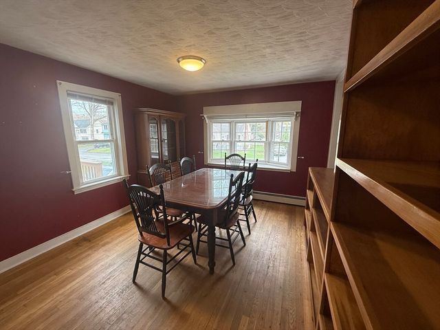 43 Manor Rd, Shrewsbury, MA 01545
