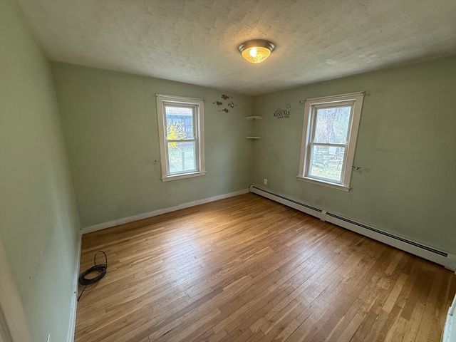 43 Manor Rd, Shrewsbury, MA 01545