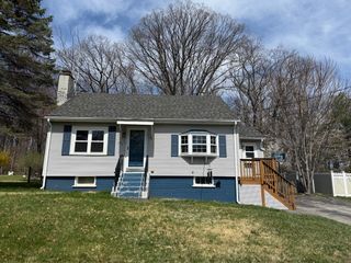 43 Manor Rd, Shrewsbury, MA 01545
