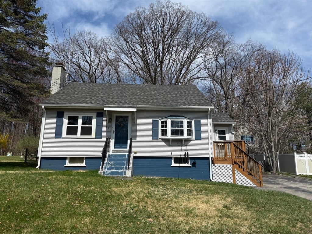 43 Manor Rd, Shrewsbury, MA 01545