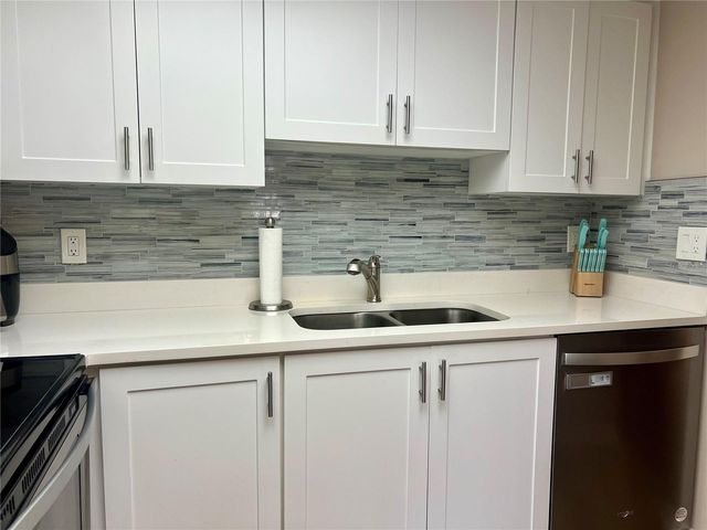 1801 E LAKE ROAD 17C, Palm Harbor, FL 34685