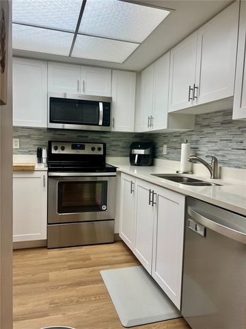 1801 E LAKE ROAD 17C, Palm Harbor, FL 34685