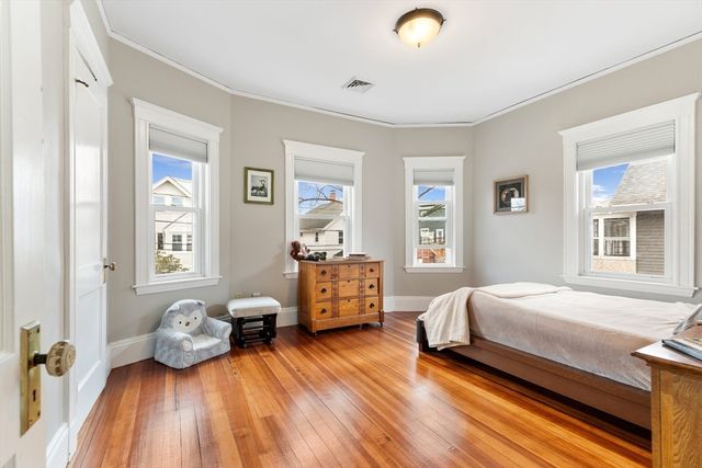 52 Warren St, Arlington, MA 02474