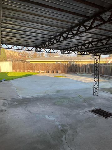 2113 Milford Ln, Modesto, CA 95355