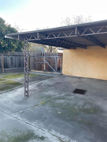 2113 Milford Ln, Modesto, CA 95355