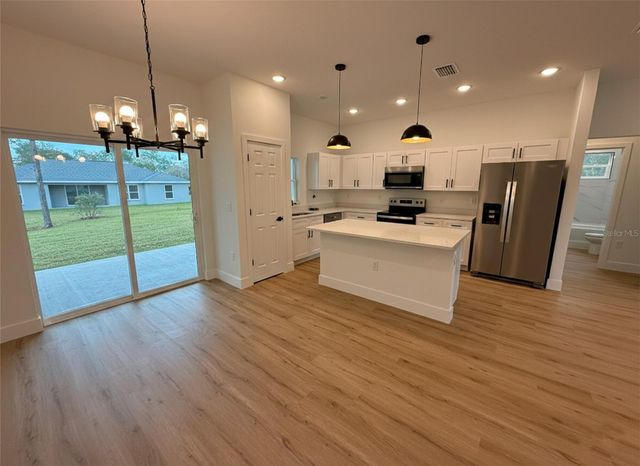 1813 W HIALEAH DRIVE, Citrus Springs, FL 34434