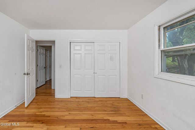 6 Hopkins Lane, Schaghticoke, NY 12182