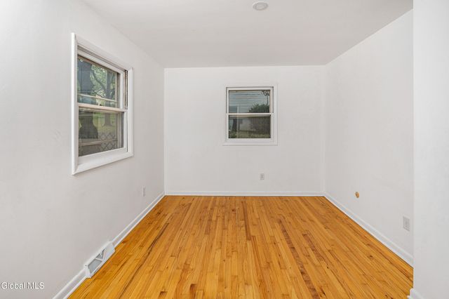 6 Hopkins Lane, Schaghticoke, NY 12182