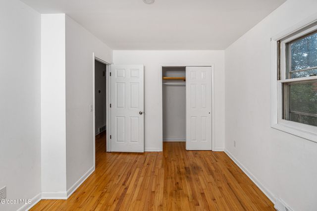 6 Hopkins Lane, Schaghticoke, NY 12182