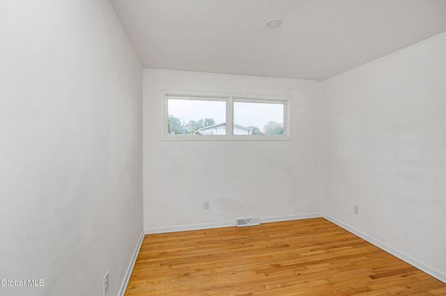 6 Hopkins Lane, Schaghticoke, NY 12182