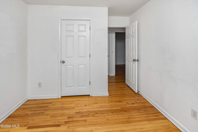 6 Hopkins Lane, Schaghticoke, NY 12182