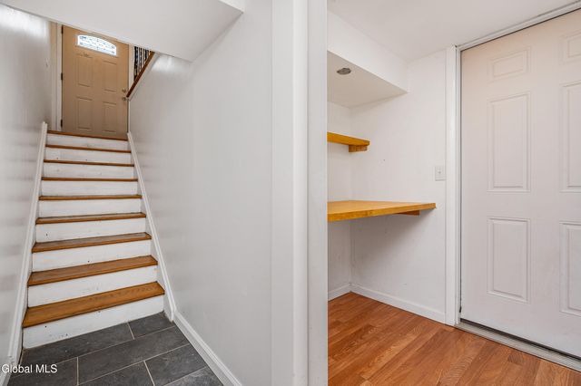 6 Hopkins Lane, Schaghticoke, NY 12182