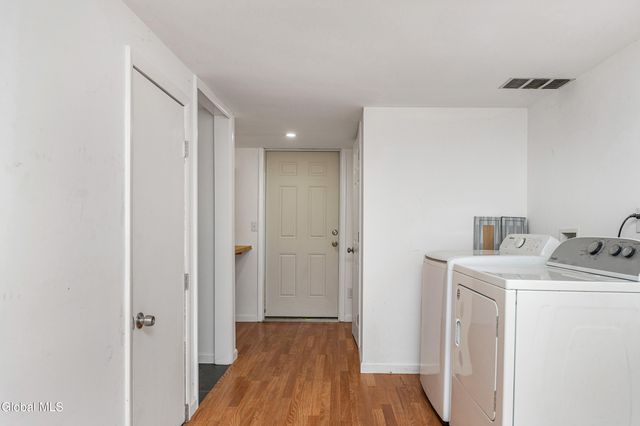 6 Hopkins Lane, Schaghticoke, NY 12182