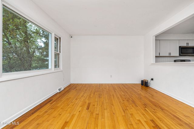 6 Hopkins Lane, Schaghticoke, NY 12182