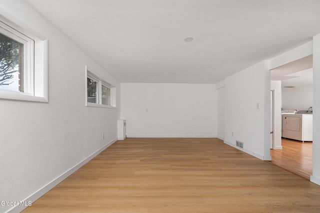 6 Hopkins Lane, Schaghticoke, NY 12182