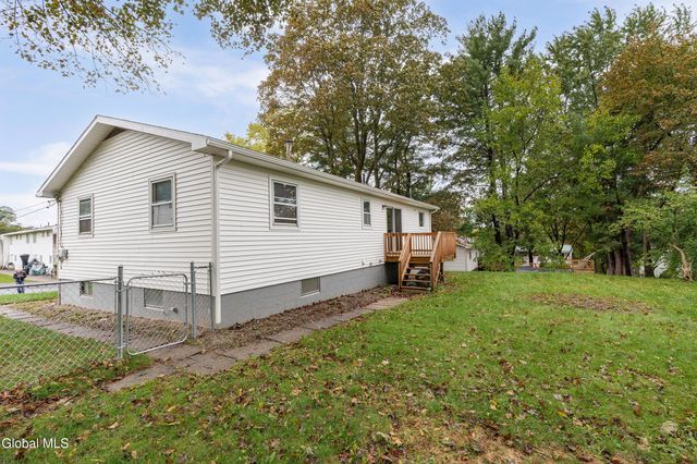 6 Hopkins Lane, Schaghticoke, NY 12182