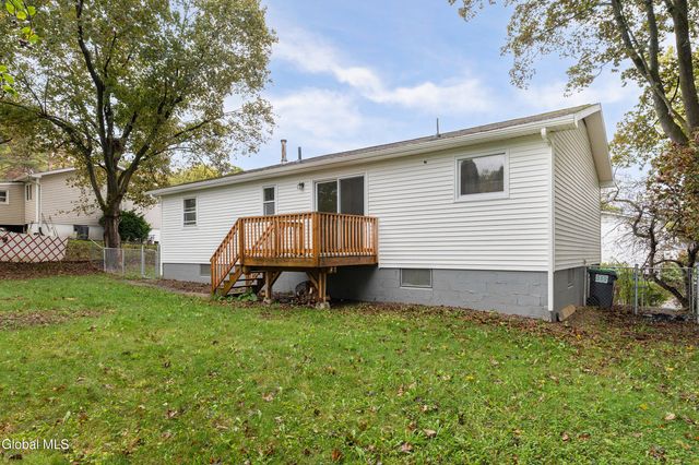 6 Hopkins Lane, Schaghticoke, NY 12182