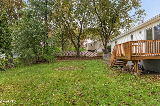 6 Hopkins Lane, Schaghticoke, NY 12182