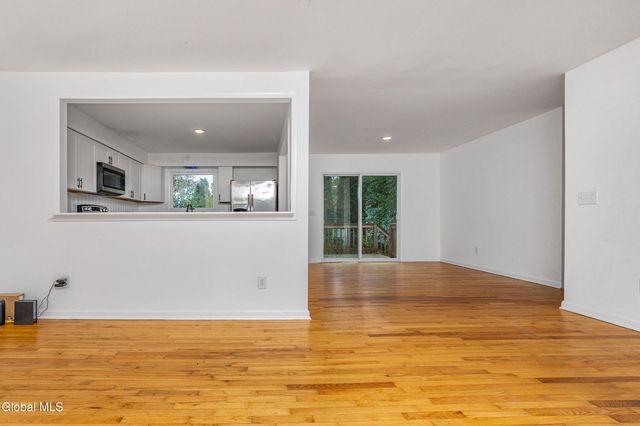 6 Hopkins Lane, Schaghticoke, NY 12182