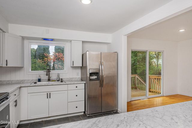 6 Hopkins Lane, Schaghticoke, NY 12182