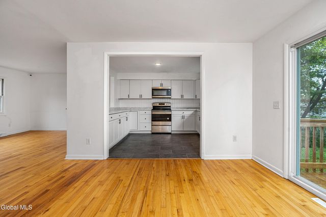 6 Hopkins Lane, Schaghticoke, NY 12182