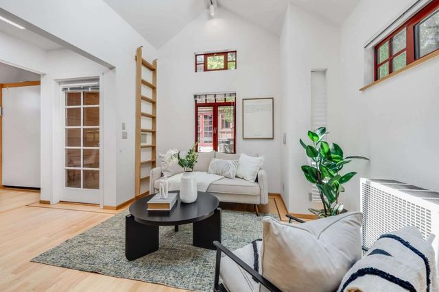 2513 Alpine Road, Menlo Park, CA 94025