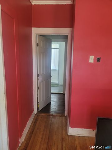 606 Wilmot Avenue 4, Bridgeport, CT 06607