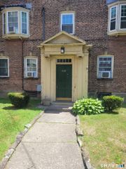 606 Wilmot Avenue 4, Bridgeport, CT 06607