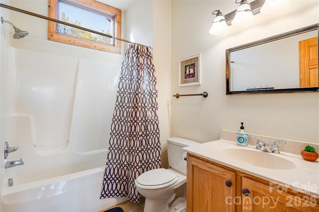 121 Scenic Wolf Drive, Mars Hill, NC 28754