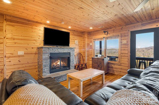 121 Scenic Wolf Drive, Mars Hill, NC 28754