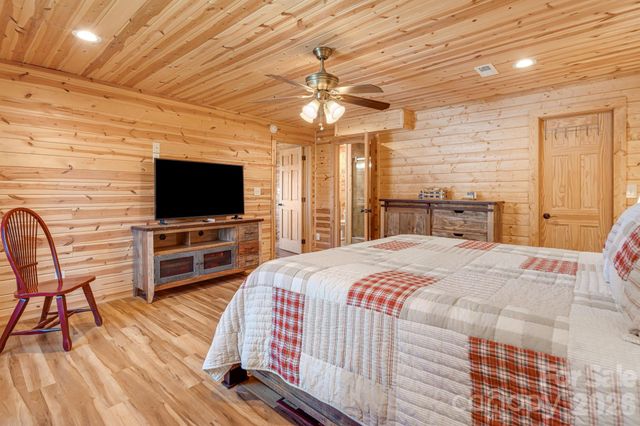 121 Scenic Wolf Drive, Mars Hill, NC 28754