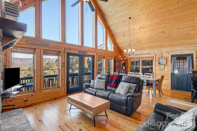 121 Scenic Wolf Drive, Mars Hill, NC 28754