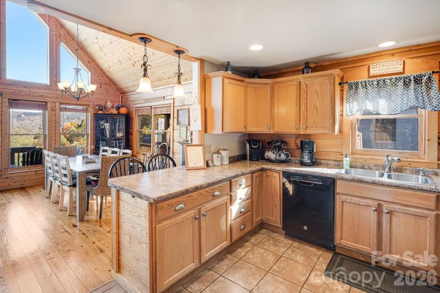 121 Scenic Wolf Drive, Mars Hill, NC 28754