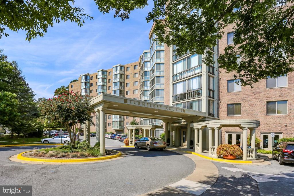 Image 3 of property listing at 3005 S LEISURE WORLD BLVD #426, Silver Spring, MD 20906