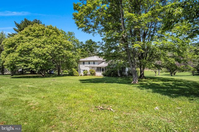 7555 FISHING CREEK VALLEY RD, Harrisburg, PA 17112
