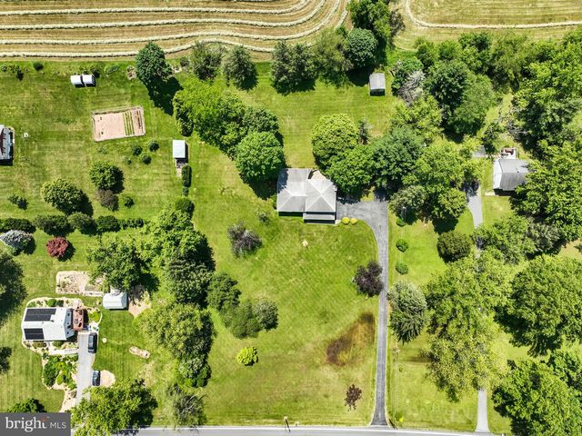 7555 FISHING CREEK VALLEY RD, Harrisburg, PA 17112