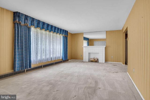 7555 FISHING CREEK VALLEY RD, Harrisburg, PA 17112
