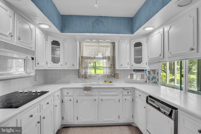 7555 FISHING CREEK VALLEY RD, Harrisburg, PA 17112