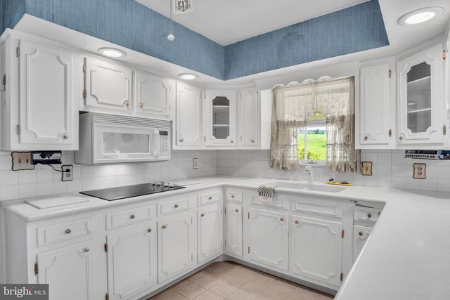 7555 FISHING CREEK VALLEY RD, Harrisburg, PA 17112